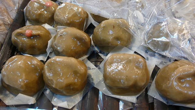 客家菜包外皮都是用現磨的再來米做的，吃起來QQ甜甜地，不會太膩口